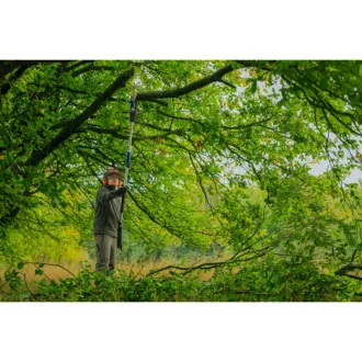   BOSCH Foarfecă telescopică cu acumulator pentru tăiat crengi 240 - 290 cm GKE 18V-25T nr. rev. (fără acumulator și încărcător)