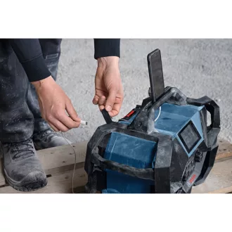   BOSCH Radio/încărcător cu acumulator 12V / 18V GPB 18VH-6 SRC (DAB+, Bluetooth, FM și AUX) IP 54