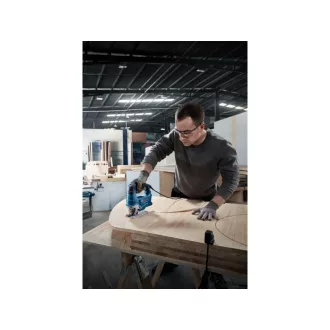   Ferăstrău alternativ BOSCH GST 750 cu mâner etrier, trans. croitor. in cazul / 520 W