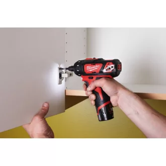   Șurubelniță fără fir MILWAUKEE M12 BD-202C (2 baterii de 2,0 Ah + încărcător)