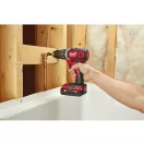 Mașină de găurit cu acumulator MILWAUKEE M18 BDD-202C (2 baterie de 2,0 Ah + încărcător)