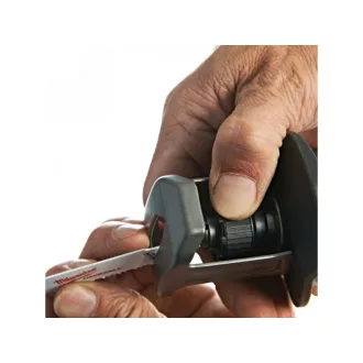   Ferăstrău alternativ fără fir MILWAUKEE M12 CHZ-402C (2 baterii de 4,0 Ah + încărcător)
