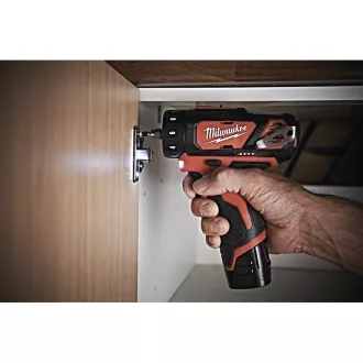   Mașină de găurit cu acumulator MILWAUKEE M12 BDDXKIT-202C (2 x 2,0 Ah baterie + încărcător)