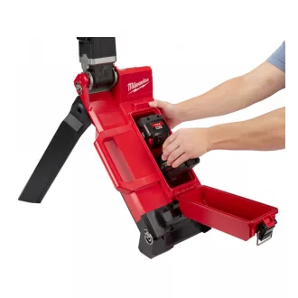   Reflector LED MILWAUKEE trepied alimentat cu baterie M18 ONERSAL-0 (fără baterie + încărcător)