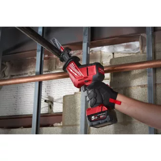   Ferăstrău alternativ fără fir MILWAUKEE M18 FHZ-502 x (2 x baterii de 5,0 Ah + încărcător)