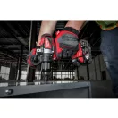 Mașină de găurit cu acumulator MILWAUKEE M18 BLDD2-402 x (2 x baterii de 4,0 Ah + încărcător)