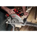 MILWAUKEE Ferăstrău circular fără fir M18 BLCS66-502 x fără perie de cărbune (2 x baterii de 5,0 Ah + încărcător)