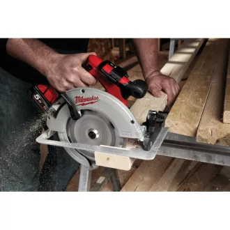   MILWAUKEE Ferăstrău circular fără fir M18 BLCS66-502 x fără perie de cărbune (2 x baterii de 5,0 Ah + încărcător)