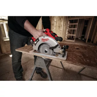   MILWAUKEE Ferăstrău circular fără fir M18 BLCS66-502 x fără perie de cărbune (2 x baterii de 5,0 Ah + încărcător)