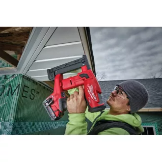   Capsator fără fir MILWAUKEE M18 FNCS18GS-202 x (2 x baterii de 2,0 Ah + încărcător)