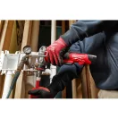 MILWAUKEE Extensor de țevi fără fir M12 FPXP-I10202C (2 baterii de 2,0 Ah + încărcător)