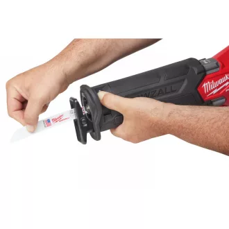   Ferăstrău alternativ fără fir MILWAUKEE M18 FSZ-502 x (2 x baterii de 5,0 Ah + încărcător)