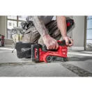 MILWAUKEE Slefuitoare cu bandă fără fir M18 FBTS75-552 x (2 x baterii de 5,5 Ah + încărcător)