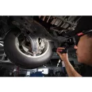 Lanterna cu LED cu acumulator MILWAUKEE 2000 lm cu focus reglabil L4 FL2000-301 (1 x 3,0 Ah acumulator + USB
