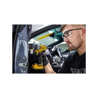   Șurubelniță fără fir DEWALT 12 V fără perie de cărbune (2 x 2,0 Ah baterii + încărcător) DCF601D2