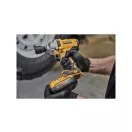 DEWALT Șurubelniță cu impact pe baterie 18 V fără acumulator 1/2" 812 Nm (2 x 5,0 Ah baterie + încărcător + TSTAK)