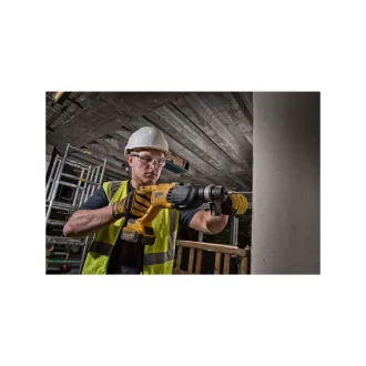   ciocan de găurit cu acumulator DEWALT 18 V fără perie de cărbune (1 x baterie de 4,0 Ah + încărcător) DCH133M1