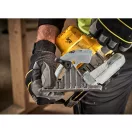 DEWALT Ferăstrău circular fără fir 18 V fără perie de cărbune (2 baterii de 5,0 Ah + încărcător) DCS565P2