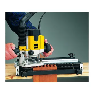 Router DEWALT 620 W DW621K
