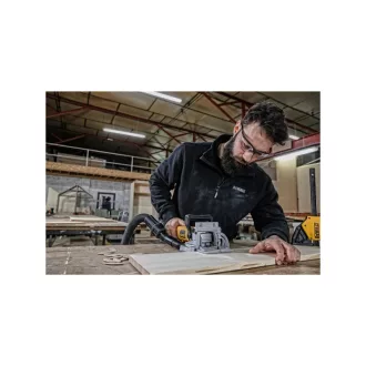 Rindea DEWALT 600 W DW682K