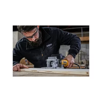 Rindea DEWALT 600 W DW682K