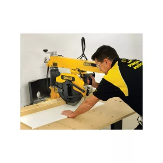 Ferăstrău circular DEWALT 4000 W DW729KN
