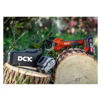   DCK Foarfecă de tăiat cu acumulator 35 mm fără perii 20 V (2 x acumulatori 2,0 Ah + încărcător)