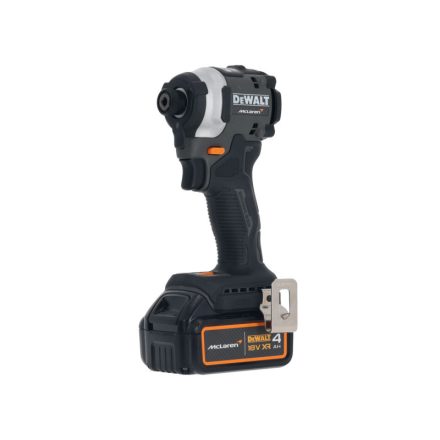 DEWALT/McLaren Șurubelniță cu impact pe baterie 18 V 208Nm 1/4" (2 x 4,0 Ah acumulator + încărcător + TSTAK)